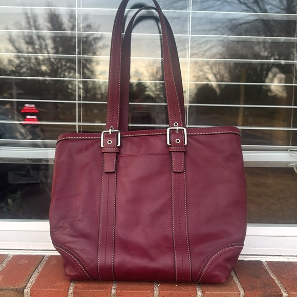 Coach purse - Picture 2 of 6